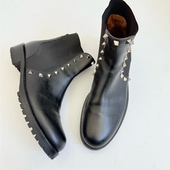 Valentino Garavani Black Leather Rockstud Almond toe Chelsea Ankle Boots EU 39 - Picture 4 of 14